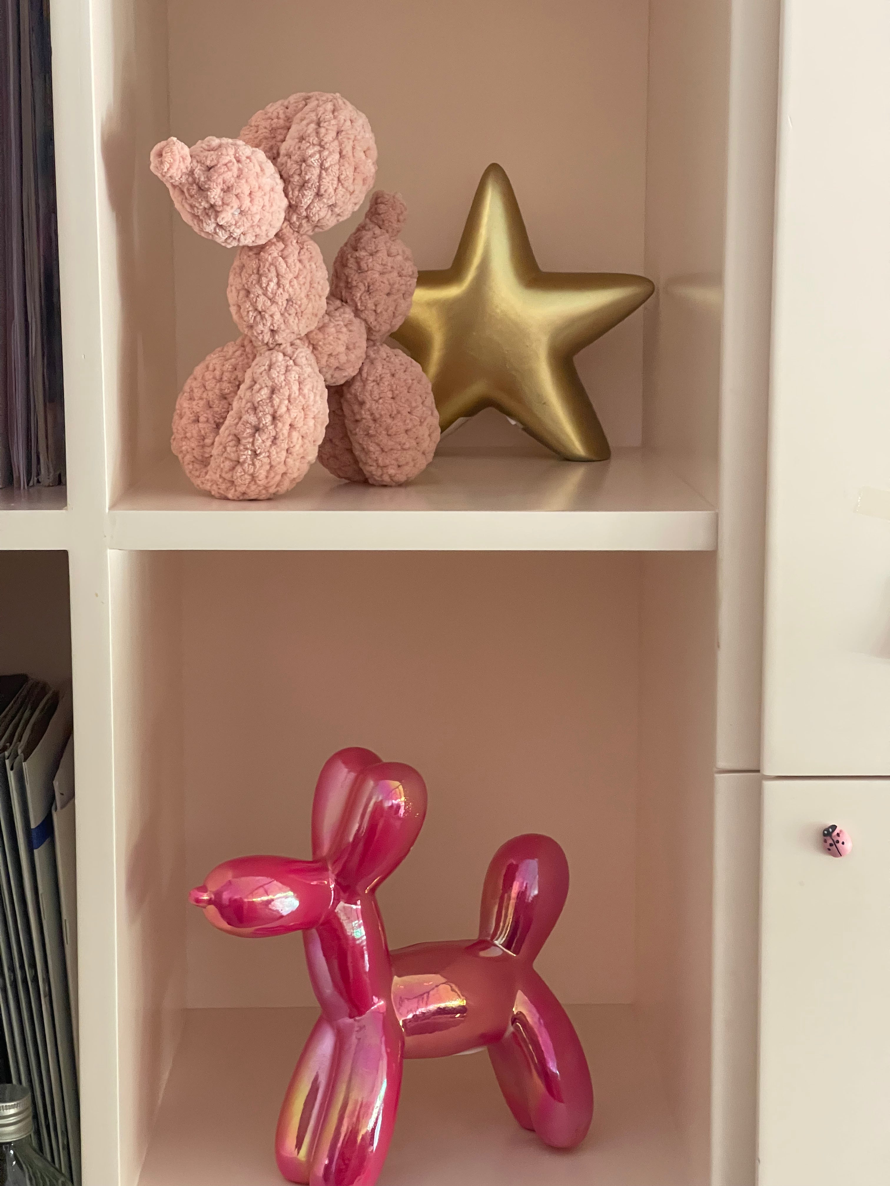 Amigurumi Balon Köpek Oyuncak – El Yapımı Örgü Dekor ve Hediye | Zovi