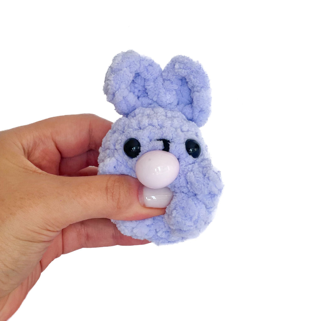 Sakız Şişiren Tavşan Anahtarlık - El Yapımı Balonlu Örgü Peluş Oyuncak Anahtarlık | Zovi